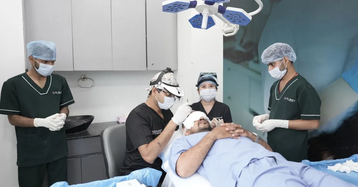 A surgical team performing a procedure in a cosmetic surgery clinic, the kind of work a plastic surgeon SEO page helps patients understand before they book.