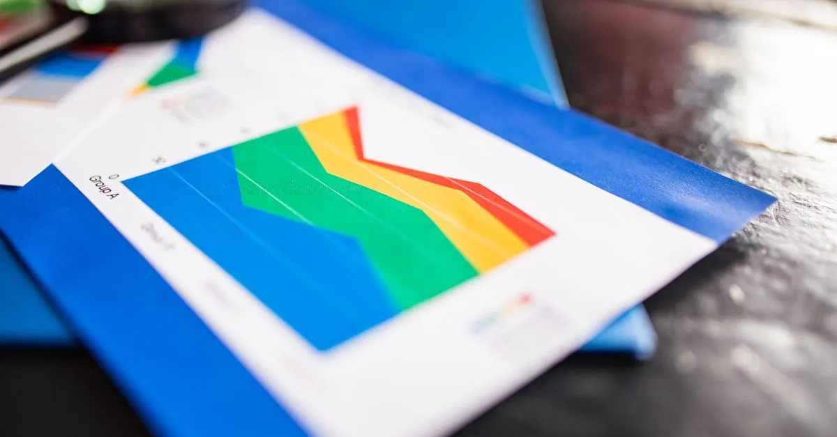 A rising chart, the compounding growth that organic search builds over time.